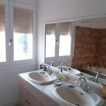 Holiday home Maison 4 Sur Terrain Clos 1000 M Quartier Calme