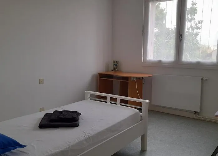 Maison 4 Sur Terrain Clos 1000 M Quartier Calme Holiday home *