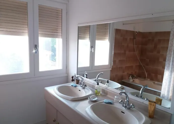 Holiday home Maison 4 Sur Terrain Clos 1000 M Quartier Calme